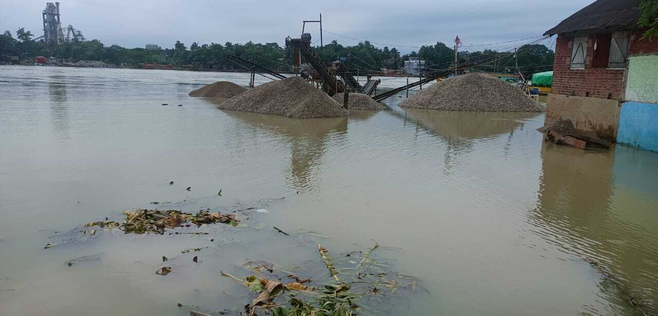 ছাতকে থইথই পানি, বন্যার আশষ্কা